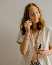 Load image into Gallery viewer, Facial Oil (30ml) and Gua Sha Bundle